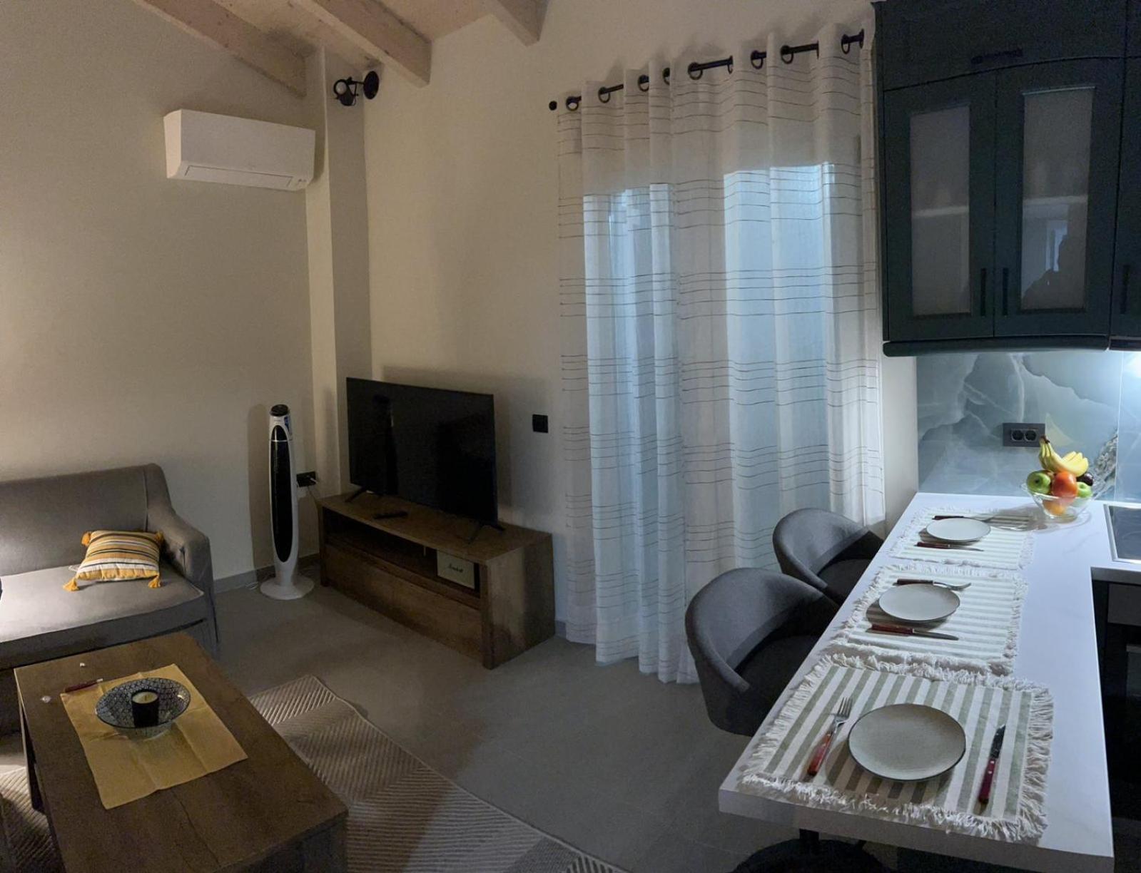 The Old Stables Apartment Vatos Ngoại thất bức ảnh